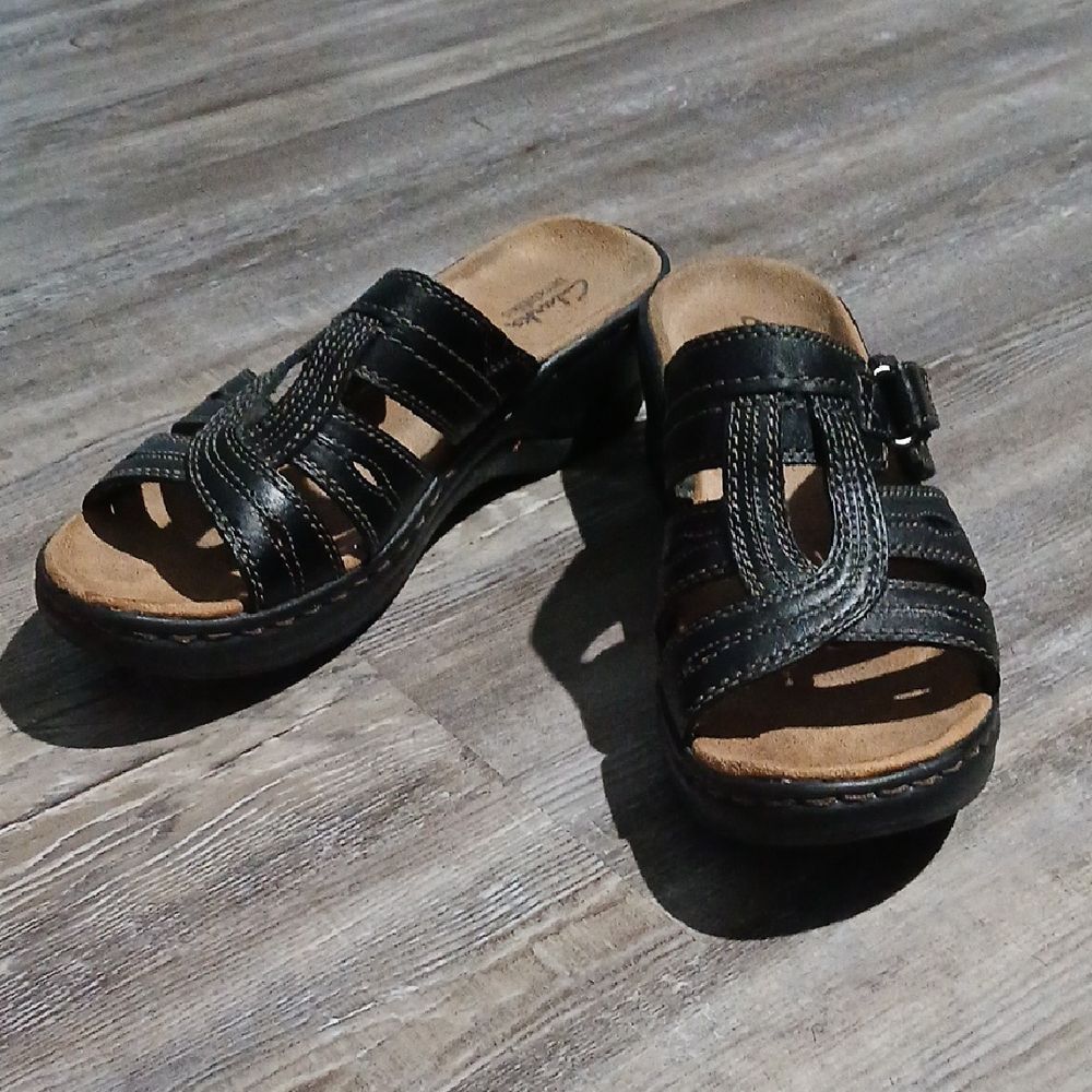 Clarks Bendables black sandals slides Sz 9  EUC